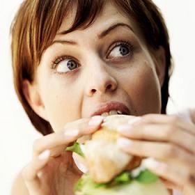  9 علتی که بدن شما فکر می کند گرسنه است